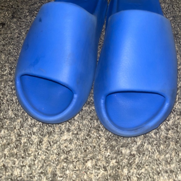 Azure blue yeezy slides adidas main image 5